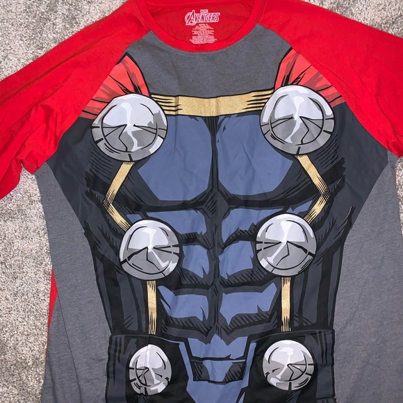 Marvel Avengers Red & Gray Shirt size XL - Picture 5 of 8